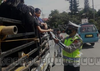 Himbau Masyarakat Terapkan 5M, Sat Lantas Polres Tator Juga Membagikan Masker dan Hand Sanitizer