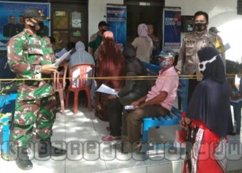 Babinsa Koramil 1404-04/Watang Sawitto Dan Bhabinkantibmas Polsek Sawitto Pantau penyaluran Bantuan