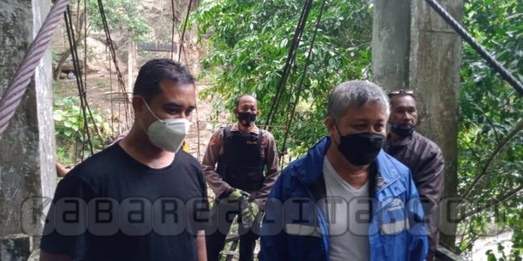 Bupati Pinrang Bersama kapolres Meninjau Jembatan Ambruk