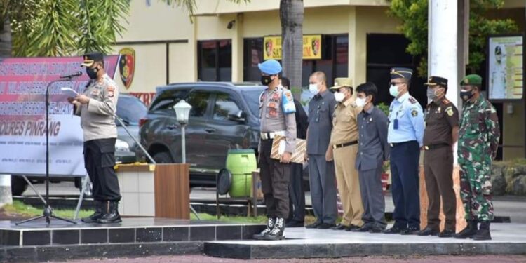Kapolres Pinrang Pimpin Apel Deklarasi Pembangunan Zona Integritas Polres Pinrang Menuju WBK dan WBBM