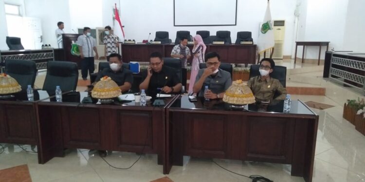 Warga Desa Mattiro Ade Dengar Pendapat Bersama DPRD Kabupaten Pinrang