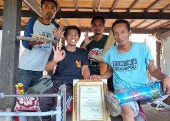 Disibiltas Penuh Inspirasi Membuat Karya Seni dari Limbah Laut