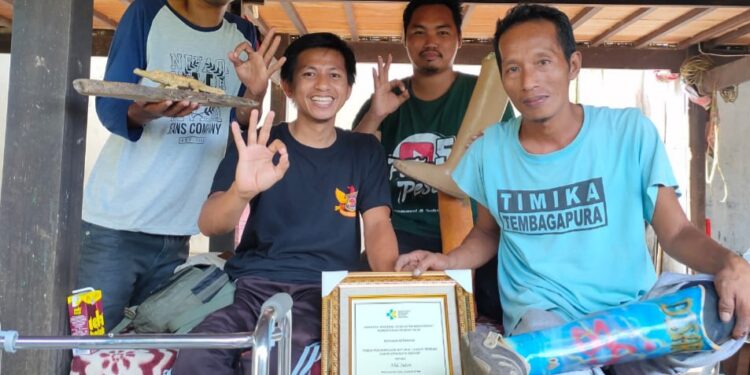 Disibiltas Penuh Inspirasi Membuat Karya Seni dari Limbah Laut