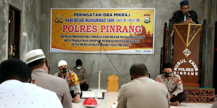 Polres Pinrang Gelar Peringatan Isra’ Mi’raj Nabi Muhammad SAW Dengan Sederhana Dan Penuh Khidmat