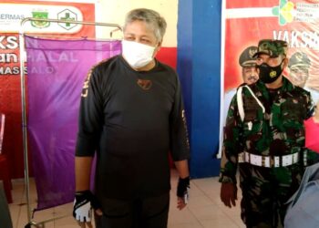 Bupati Pinrang Pantau Vaksinasi Tahap II, Khusus Pedagang Pasar Dan Personil Kodim 1404 Pinrang