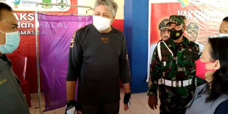 Bupati Pinrang Pantau Vaksinasi Tahap II, Khusus Pedagang Pasar Dan Personil Kodim 1404 Pinrang