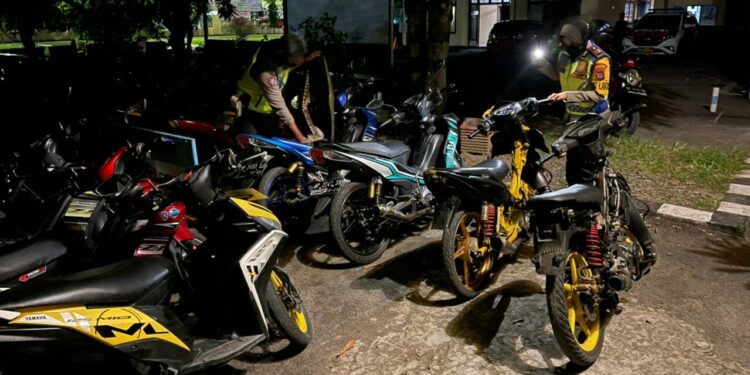 Kasat Lantas Polres Pinrang Turun Langsung Tertibkan Aksi berbahaya dan meresahkan warga