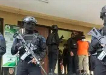 Dikawal Densus 88 Antiteror,  22 Terduga Teroris Tiba di Jakarta