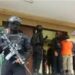 Dikawal Densus 88 Antiteror, 22 Terduga Teroris Tiba di Jakarta
