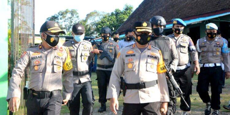 Kapolres Luwu Timur Pimpin Patroli, Berikan Rasa Aman dan Nyaman kepada Masyarakat Dalam Beribadah