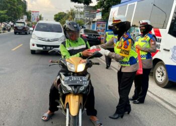 Kasat Lantas Polres Pinrang: Sibuk Tugas Bukan Penghalang untuk berbagi
