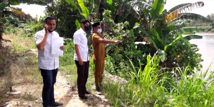 Camat Cempa Dampingi Tim Kementrian PUPR Tinjau Lokasi Pekerjaan Penguatan Tanggul Sungai Bakoko