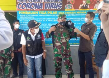 Tim Kodam XIV/Hasanuddin Didampingi Camat Mattiro Bulu mengunjungi Posko PPKM di Desa Padaelo