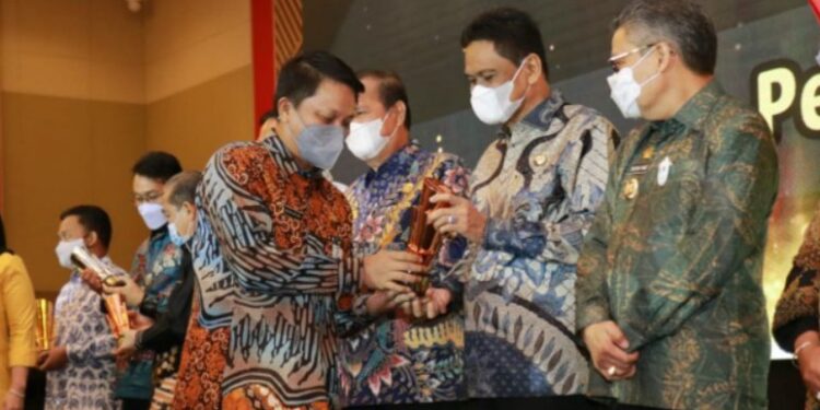 Bupati Barru, Terima Penghargaan Pembangunan kategori kualitas dokumen perencanaan Daerah