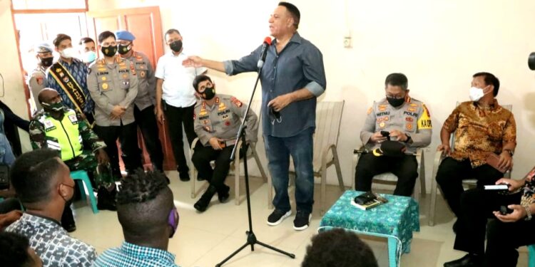 Kabaintelkam Polri Didampingi Kapolda Sulsel Berkunjung Ke Asrama Biak di Makassar