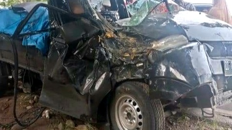 Diduga Hilang Kendali Sebuah Mobil Pick Up Alami Kecelakaan Tunggal