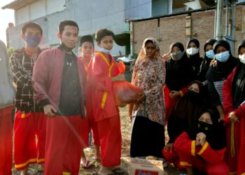 Tapak Suci Putra Muhammadiyah Cabang SMA Negeri 1 Pinrang Berbagi Untuk Warga Yang Kurang Mampu