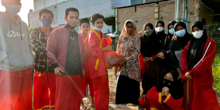 Tapak Suci Putra Muhammadiyah Cabang SMA Negeri 1 Pinrang Berbagi Untuk Warga Yang Kurang Mampu