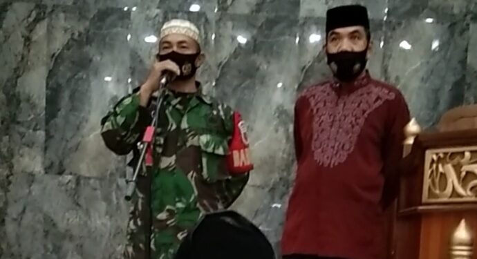 Babinsa 1404-04/Watang Sawitto Bersama Lurah Macorawalie Beri Imbauan Protkes dan Dilarang Mudik