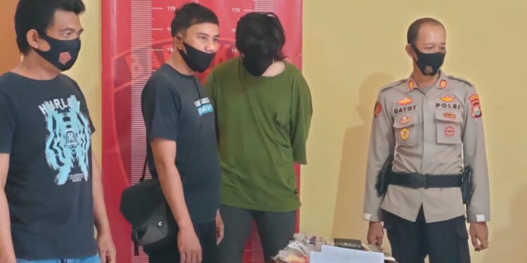 Tersangka Pembobol ATM Pukul Wartawan