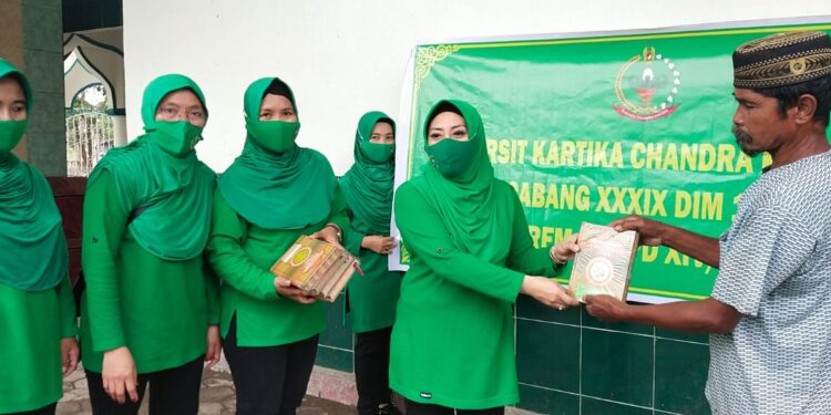 AJOI Pinrang Apresiasi Persit KCK XXXIX Kodim 1404 Pinrang Berbagi Alquran dan Takjil