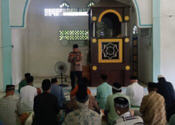 Kapolsek Lembang, Usai Shalat Jum’at Berjamaah Sampaikan Pesan Kantibmas dan Imbauan Protkes