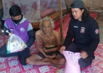 Hari lanjut usia Nasional 2021, Relawan LKS-LU Berbagi Sembako di Kabupaten Pinrang