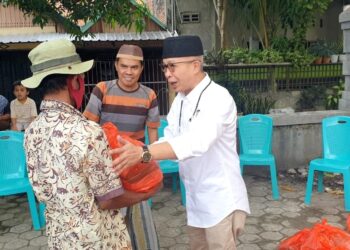 Salurkan Sedekah, Keluarga Besar H. Ahmad Edy Baramuli Jadikan Momentum Silaturahmi