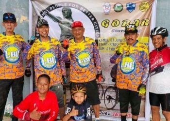 Peringati Hari Sepeda Sedunia Komunitas Sepeda LBC Pinrang Gowes Bareng
