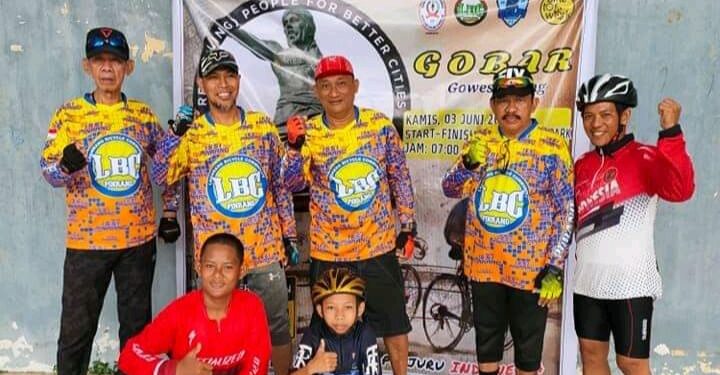 Peringati Hari Sepeda Sedunia Komunitas Sepeda LBC Pinrang Gowes Bareng