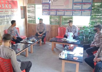 Kasat Binmas Polres Pinrang Bersama Kapolsek Lembang Kunjungi Posko Balla Ewako di Desa Benteng Paremba