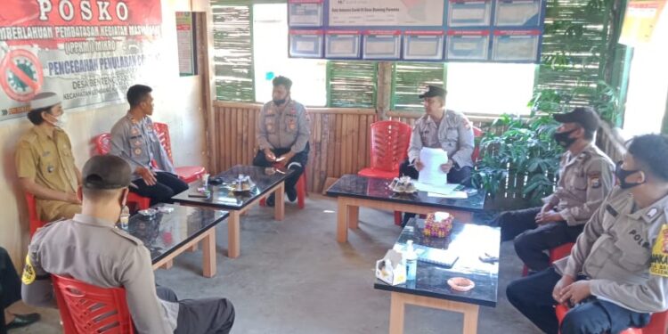 Kasat Binmas Polres Pinrang Bersama Kapolsek Lembang Kunjungi Posko Balla Ewako di Desa Benteng Paremba