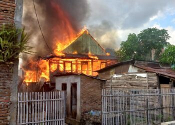 Dua Rumah Panggung Ludes Terbakar di Kabupaten Pinrang
