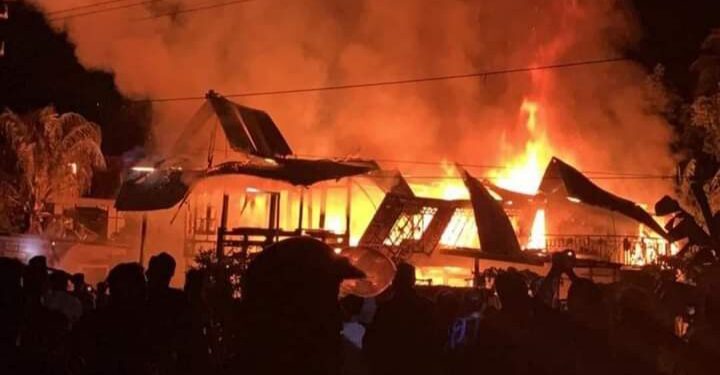 Diduga Arus Pendek, Satu Rumah Panggung Ludes Tebakar