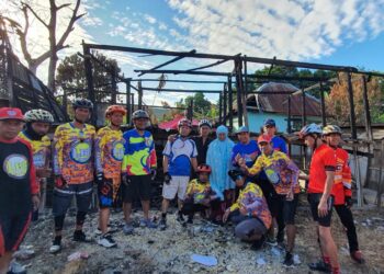 Peduli Korban Kebakaran, Komunitas Passapeda LBC Pinrang Serahkan Bantuan
