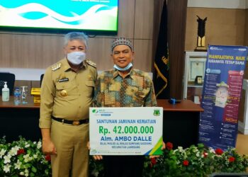 Santunan Jaminan Kematian Tiga Pegawai Syara’ di Serahkan Langsung  Bupati Pinrang