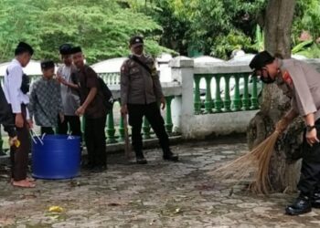 Hut Bhayangkara Ke-75, Polsek Duampanua Bakti Sosial di Rumah Ibadah dan Pesantren