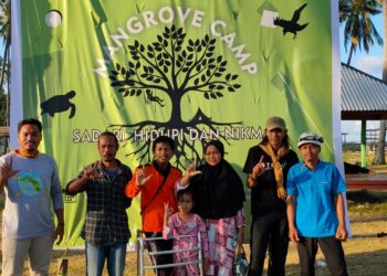 Aktivis Dari Berbagai Daerah Ikut Meramaikan dan Berpartisipasi Dalam Mangrove Camp di Pantai Lowita