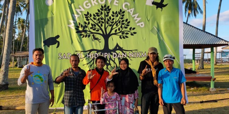 Aktivis Dari Berbagai Daerah Ikut Meramaikan dan Berpartisipasi Dalam Mangrove Camp di Pantai Lowita