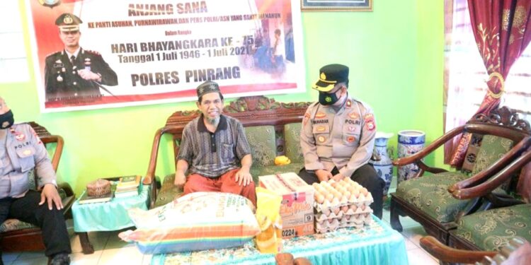 Jelang Hut Bhayangkara ke-75, Polres Pinrang Anjang Sana Ke Kediaman Purnawirawan dan Personil/ASN Polr