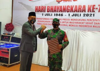 Kapolres Pinrang Beri Penghargaan kepada Babinsa dan BKTM Macorawalie Atas Gerak Cepatnya Dalam Kasus Pembunuhan 