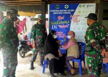 Kodim 1404 Pinrang Gelar Serbuan Vaksinasi Terpadu di Kecamatan Tiroang