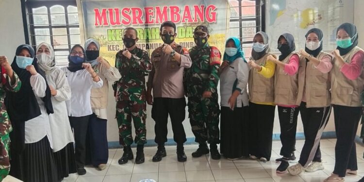 Koramil dan Polsek Duampanua Gandeng Puskesmas Bungi Laksanakan Vaksinasi Terpadu Untuk Masyarakat