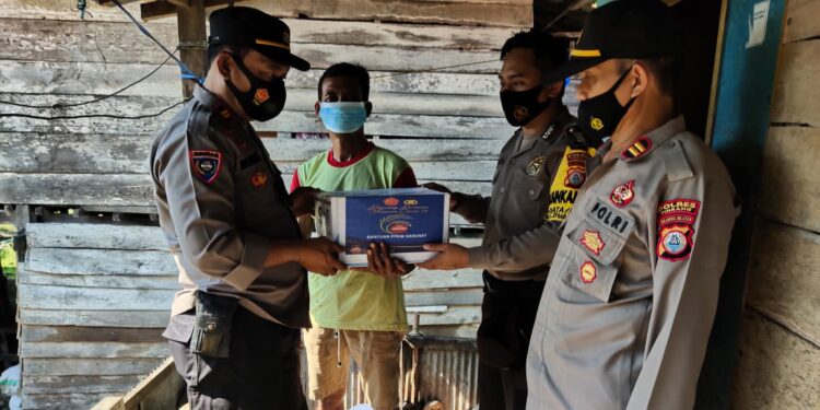 Penyaluran Bansos Dalam Rangka PPKM Mikro di Wilayah Hukum Polsek Duampanua