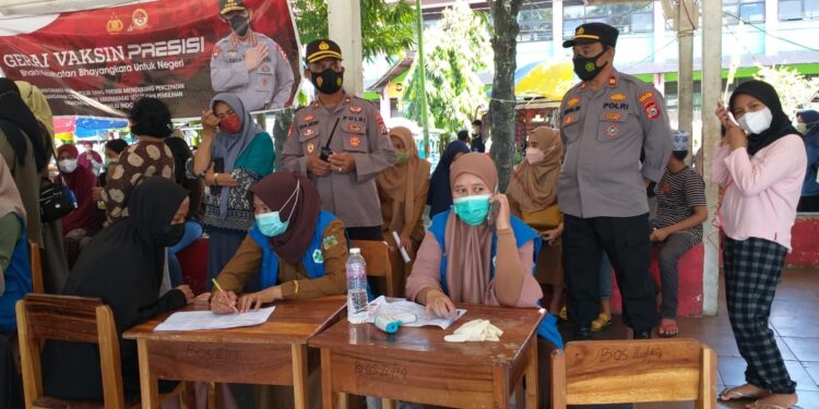 Pastikan Rasa Aman Dan Nyaman Polsek Urban Watang Sawitto Laksanakan Pengamanan Pada Pemberian Vaksin Tahap 1 dan 2   