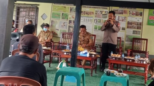 Kapolsek Lembang Polres Pinrang, Bersama Muspika Hadiri Penandatanganan Adminitrasi Penyaluran Pupuk di Wilayahnya