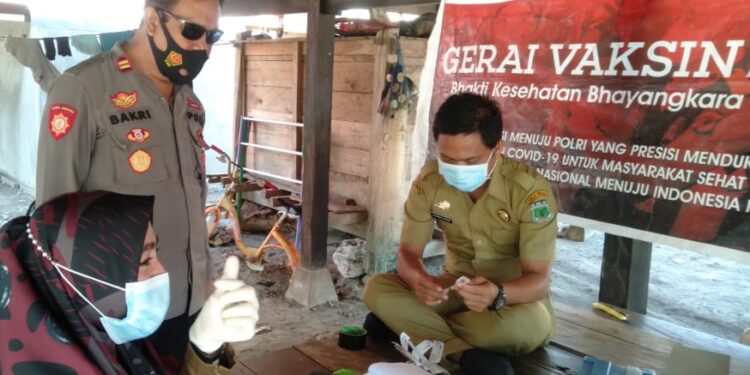 Gerai Vaksin Presisi “Bhakti Kesehatan Bhayangkara Untuk Negri” Di Wilayah Hukum Polsek Lembang