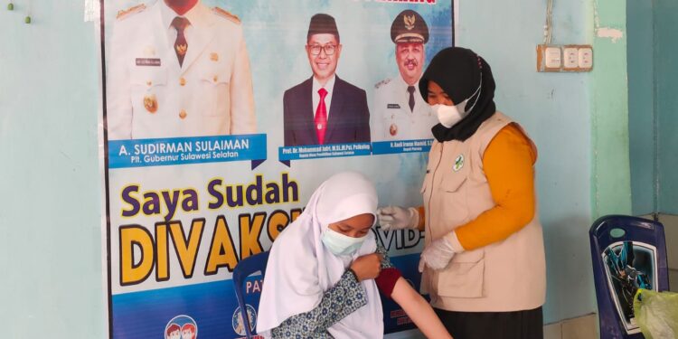 Bentuk Herd Imunity Untuk Pelajar Ratusan Siswa Siswi SMK Negeri 5 Pinrang Divaksin