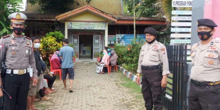 Unit Samapta Polsek Urban Watang Sawitto Berperan Aktif Dalam Mengawal Vaksinasi Di Wilayah Hukumnya