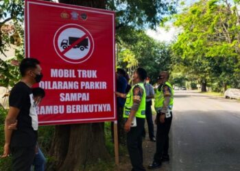 Antisipasi Kemacetan Area Jembatan Timbang, Satlantas Polres Sidrap Pasang Spanduk Imbauan di Beberapa Titik